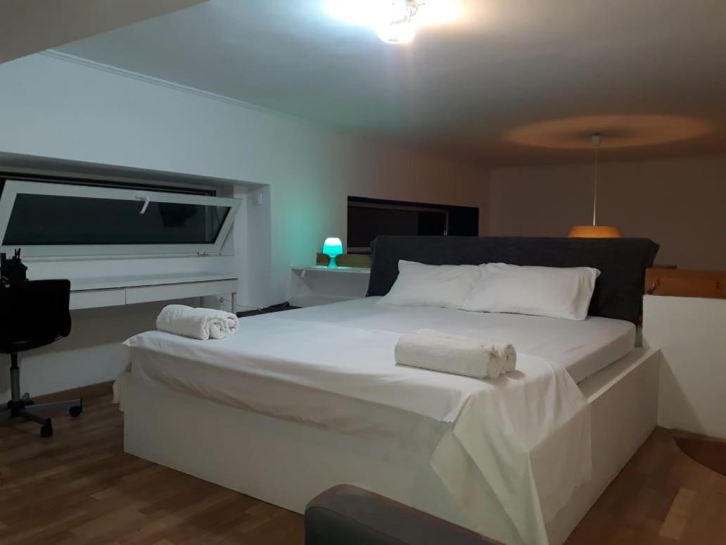 アテネBright Mezzanine Flat With Gardenアパートメント エクステリア 写真