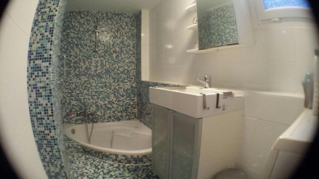 アテネBright Mezzanine Flat With Gardenアパートメント エクステリア 写真